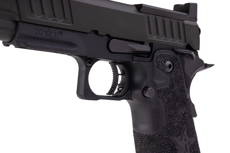 EMG 6mm プロショップ スタッカート XC GBB エアソフト ピストル、ハンドメイド スティップリング グリップ付き - BK (Army Armament 製)