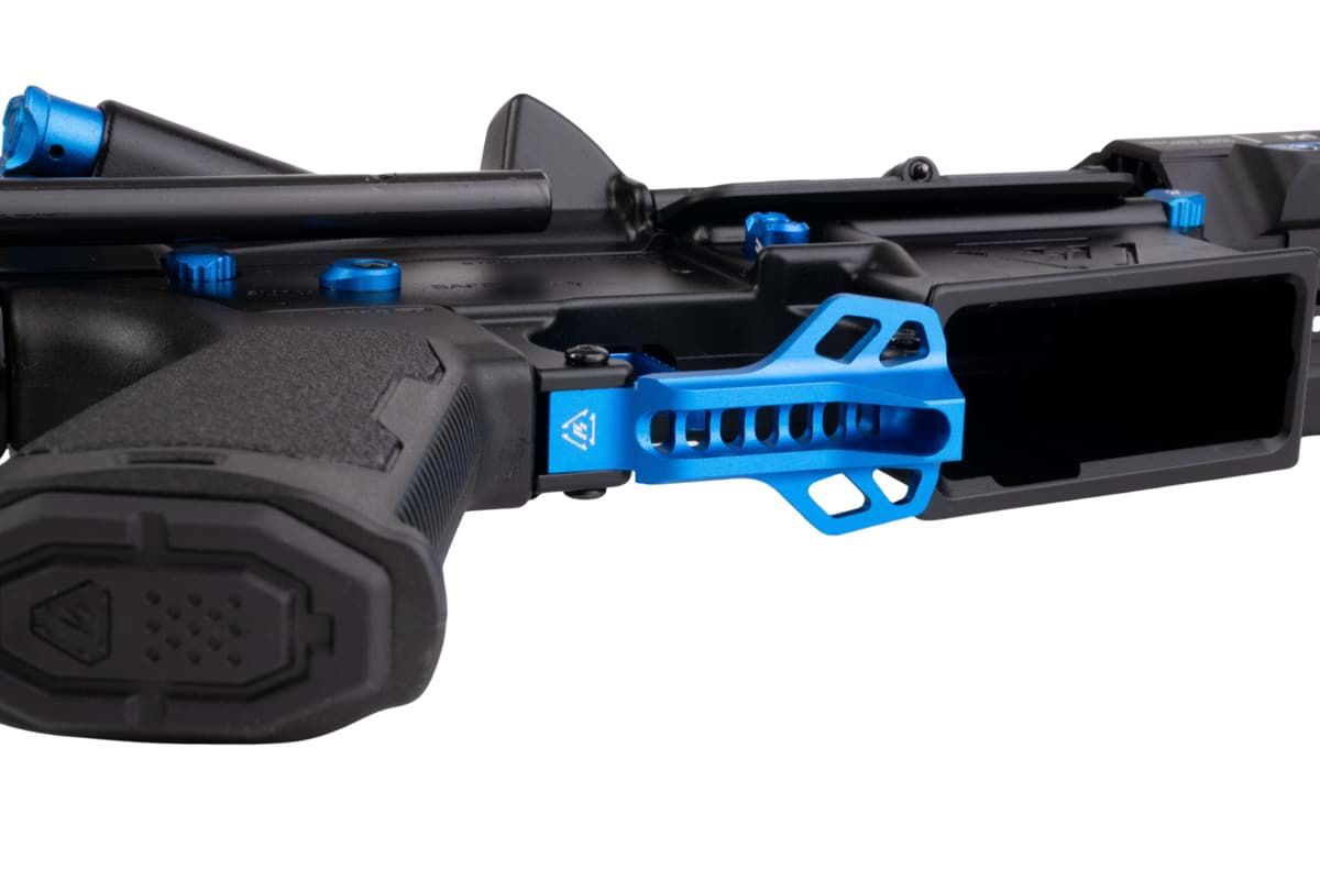 EMG STRIKE INDUSTRIES AR ストライク レイダー ショート バレル GBB M4 ライフル (CYMA CGS システム) - 4 インチ BK / BL