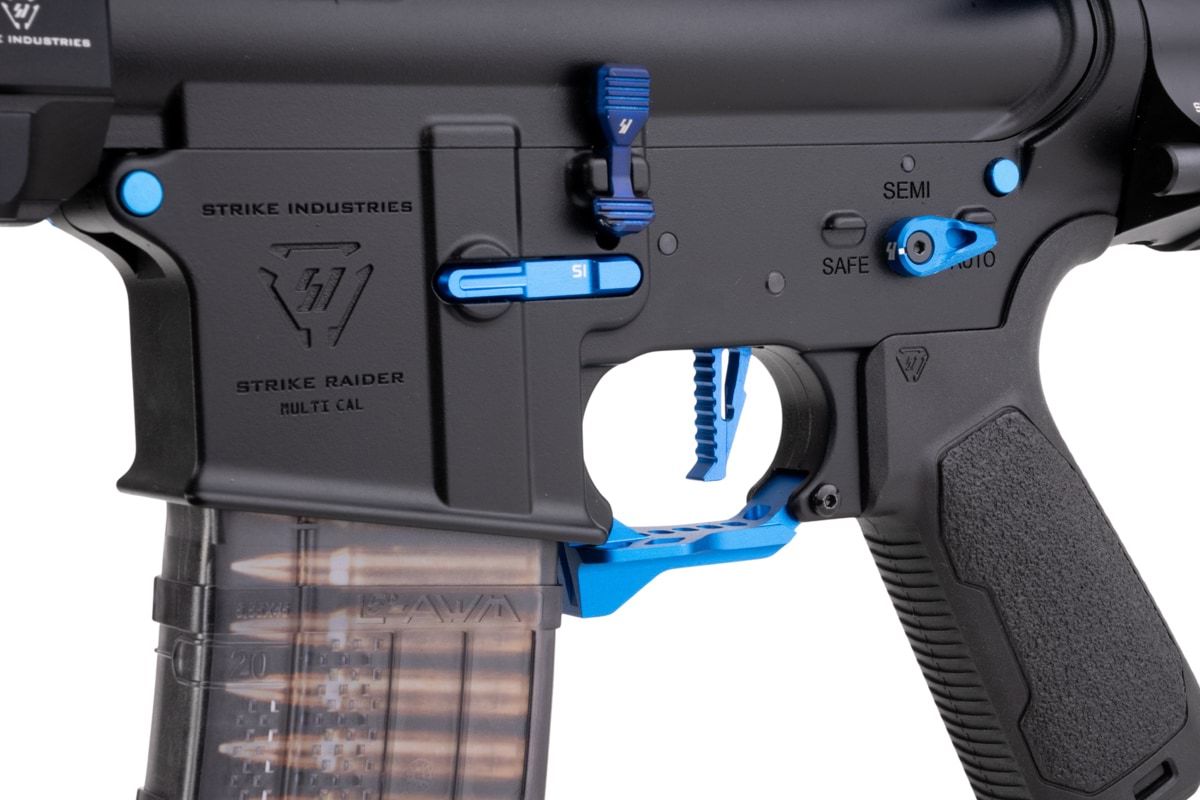 EMG STRIKE INDUSTRIES AR ストライク レイダー ショート バレル GBB M4 ライフル (CYMA CGS システム) - 4 インチ BK / BL