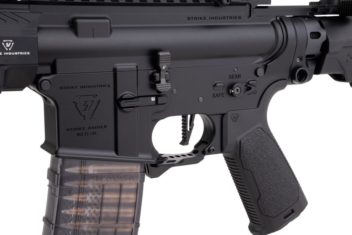 EMG STRIKE INDUSTRIES AR ストライク レイダー カービン GBB エアソフト M4 ライフル (CYMA CGS システム) - 13.5 インチ BK
