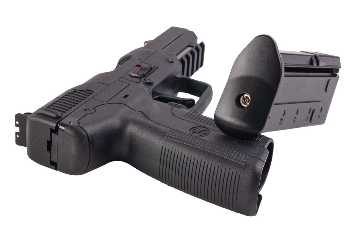 Cybergun FN ハースタルライセンス ファイブセブン (FN5-7) GBB エアソフトピストル - BK