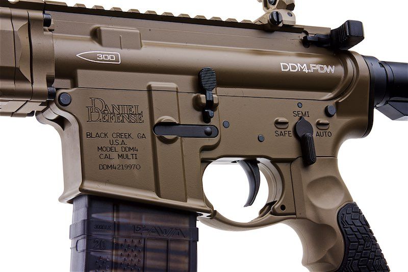 EMG ダニエル ディフェンス DDM4 PDW GBB ライフル (CYMA CGS システム) - FDE