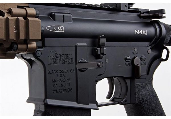 CYMA プラチナ ダニエル ディフェンス M4A1 カービン 12 インチ エアソフト AEG ライフル - ブラック/FDE (CM105)