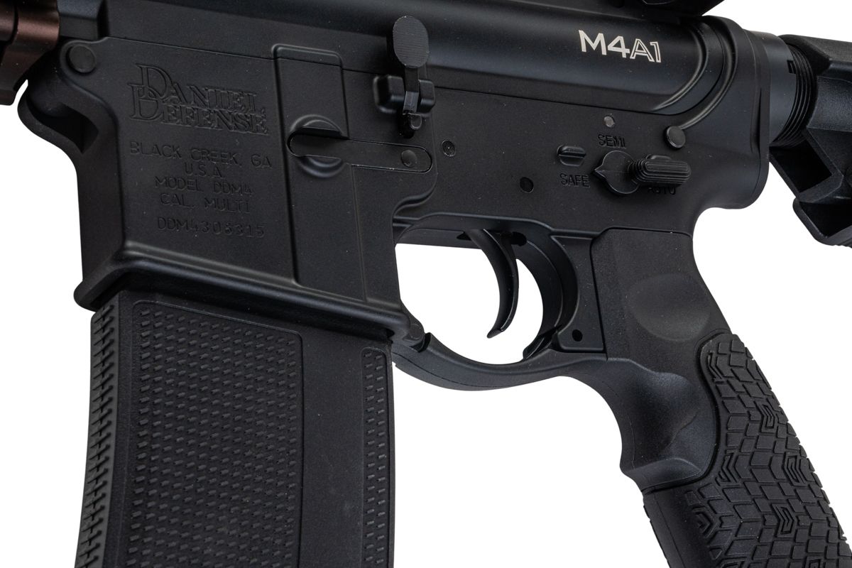 EMG ダニエル・ディフェンス M4A1 RIS II GBB エアソフトライフル (BK/FDE、Double Eagle製)