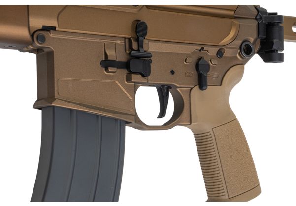 Salvo Precision MWS Spear LT 5.56 GBB エアソフトガン - 11.5インチ (マーキングなし) - ちゃいろ (ステンレススチールボルト)
