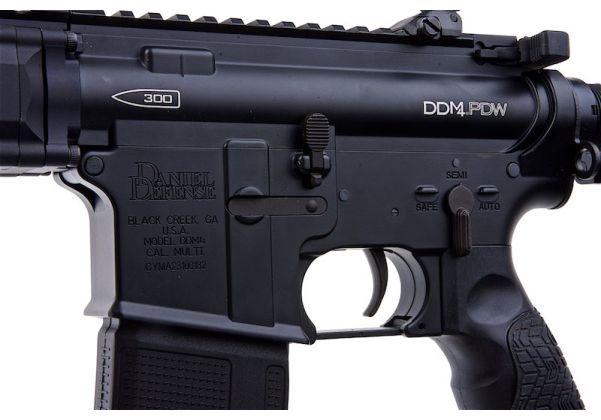 EMG Daniel Defense DDM4 PDW (.300 BLK) エアソフト電動ライフル (CYMA プラチナシリーズ) - ブラック-AIRSOFT GOGO エアガン・サバゲー用品通販