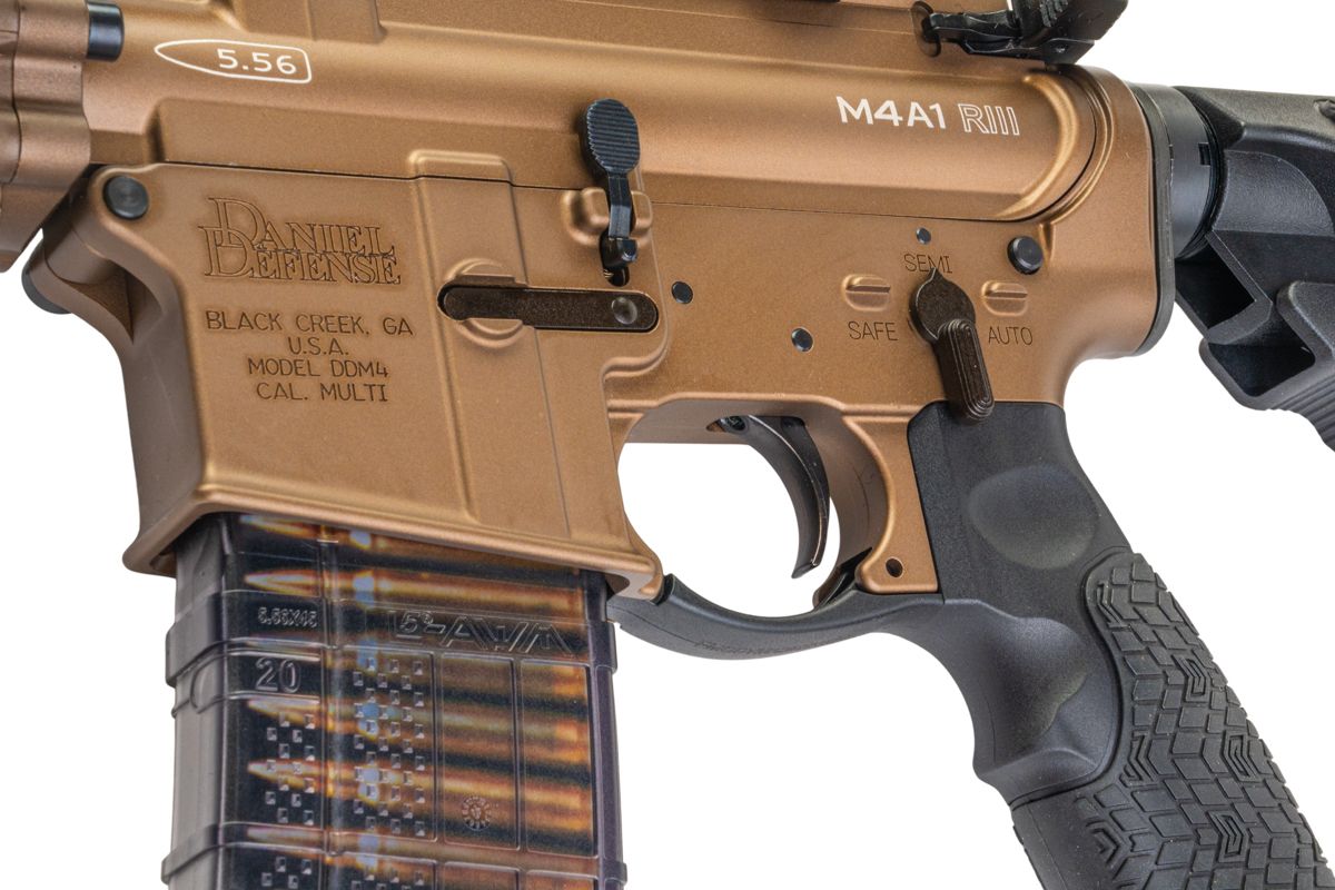 EMG Daniel Defense DDM4 RIII GBB エアソフト M4 ライフル (CYMA CGS システム) - ブロンズ-AIRSOFT GOGO エアガン・サバゲー用品通販