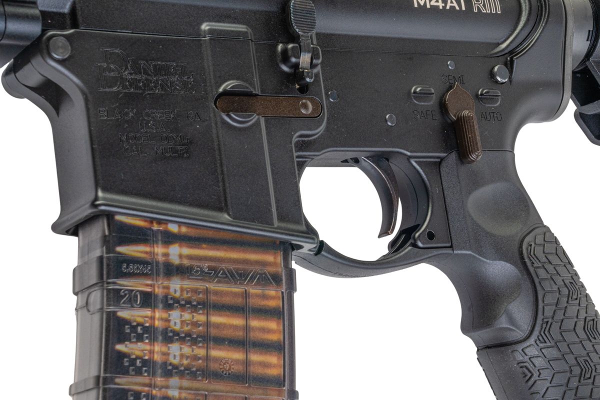 EMG Daniel Defense DDM4 RIII GBBエアソフトM4ライフル（CYMA CGSシステム） - ブラック-AIRSOFT GOGO エアガン・サバゲー用品通販