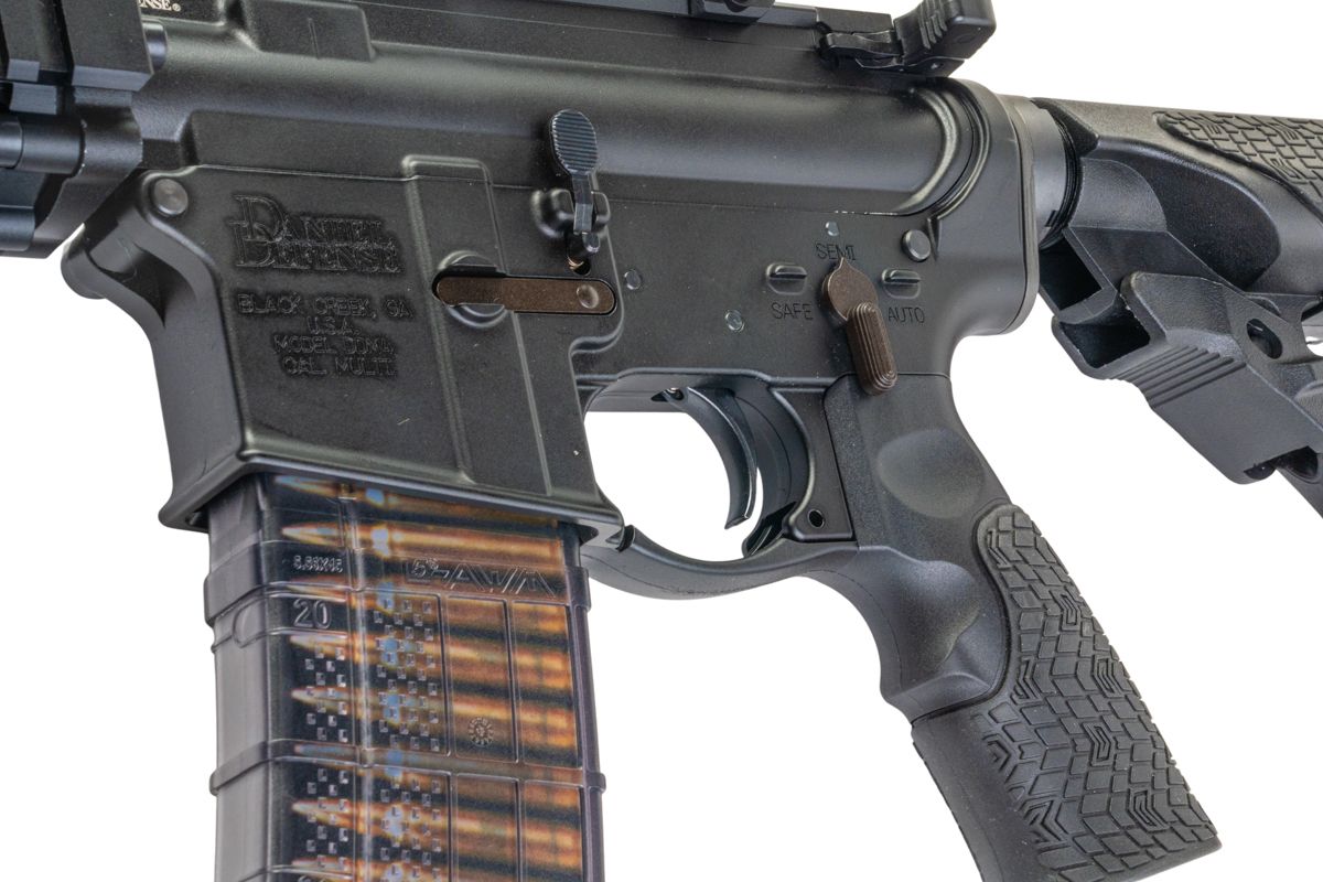 EMG Daniel Defense DDM4A1 FSP GBB エアソフト M4 ライフル (CYMA CGS システム) - ブラック-AIRSOFT GOGO エアガン・サバゲー用品通販
