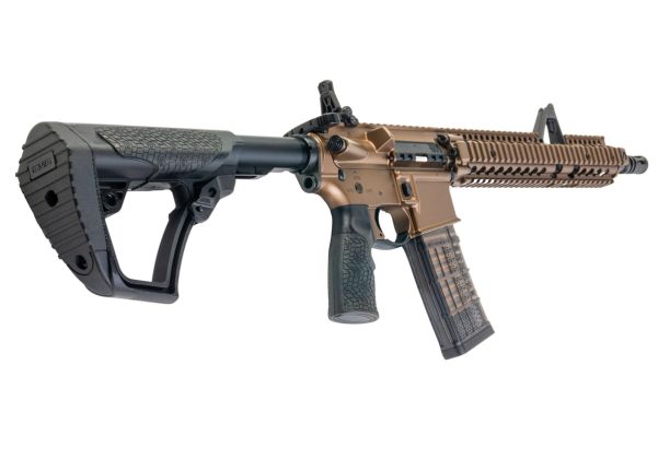 EMG Daniel Defense DDM4A1 FSP GBB エアソフト M4 ライフル (CYMA CGS システム) - ブロンズ-AIRSOFT GOGO エアガン・サバゲー用品通販