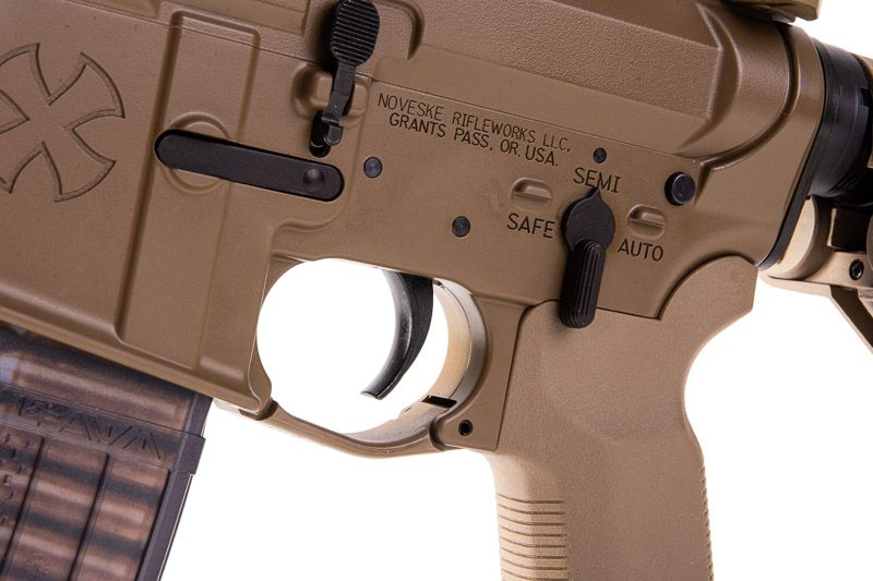 EMG Noveske N4 GBBエアソフトM4ライフル（13.5インチ、CYMA CGSシステム） - FDE-AIRSOFT GOGO エアガン・サバゲー用品通販