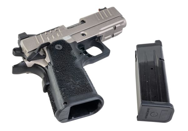 EMG Staccato ライセンス取得済み CS Compact 2011 GBB エアソフトピストル (モデル: Master Grip / Standa赤 / Green Gas) - TG-AIRSOFT GOGO エアガン・サバゲー用品通販